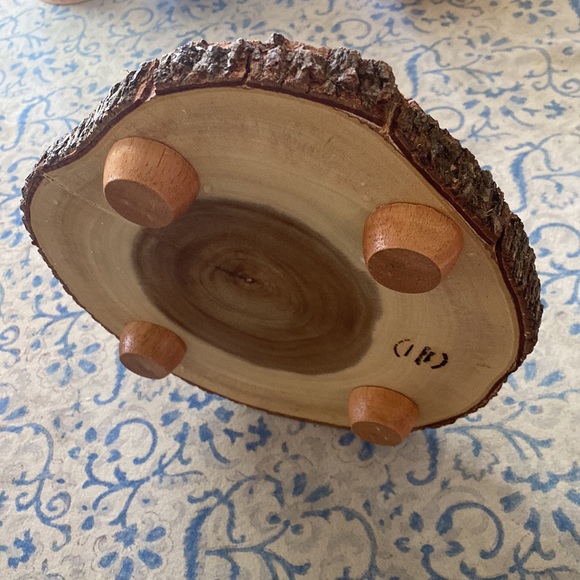 Studio California unique floral design wooden trivet. - Picture 3 of 6